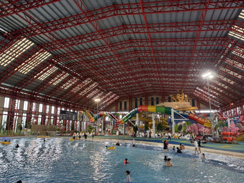 ダナン三日月屋内プール